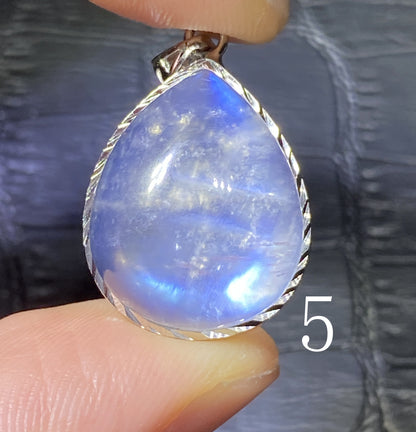 Moonstone,AAAA Blue Moonstone Pendant,June Birthstone, Lover's Stone,Moonstone Pendant,Handmade Gift,Graduation Gifts ET839