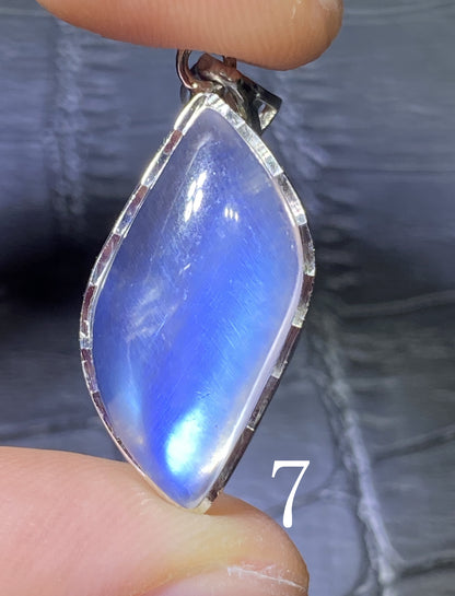 Moonstone,AAAA Blue Moonstone Pendant,June Birthstone, Lover's Stone,Moonstone Pendant,Handmade Gift,Graduation Gifts ET839