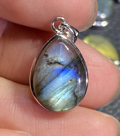 Labradorite,AAAA Natural Authentic Labradorite Pendant,,Handmade Jewelry,Gemstone Pendant,Silver Pendant ET027